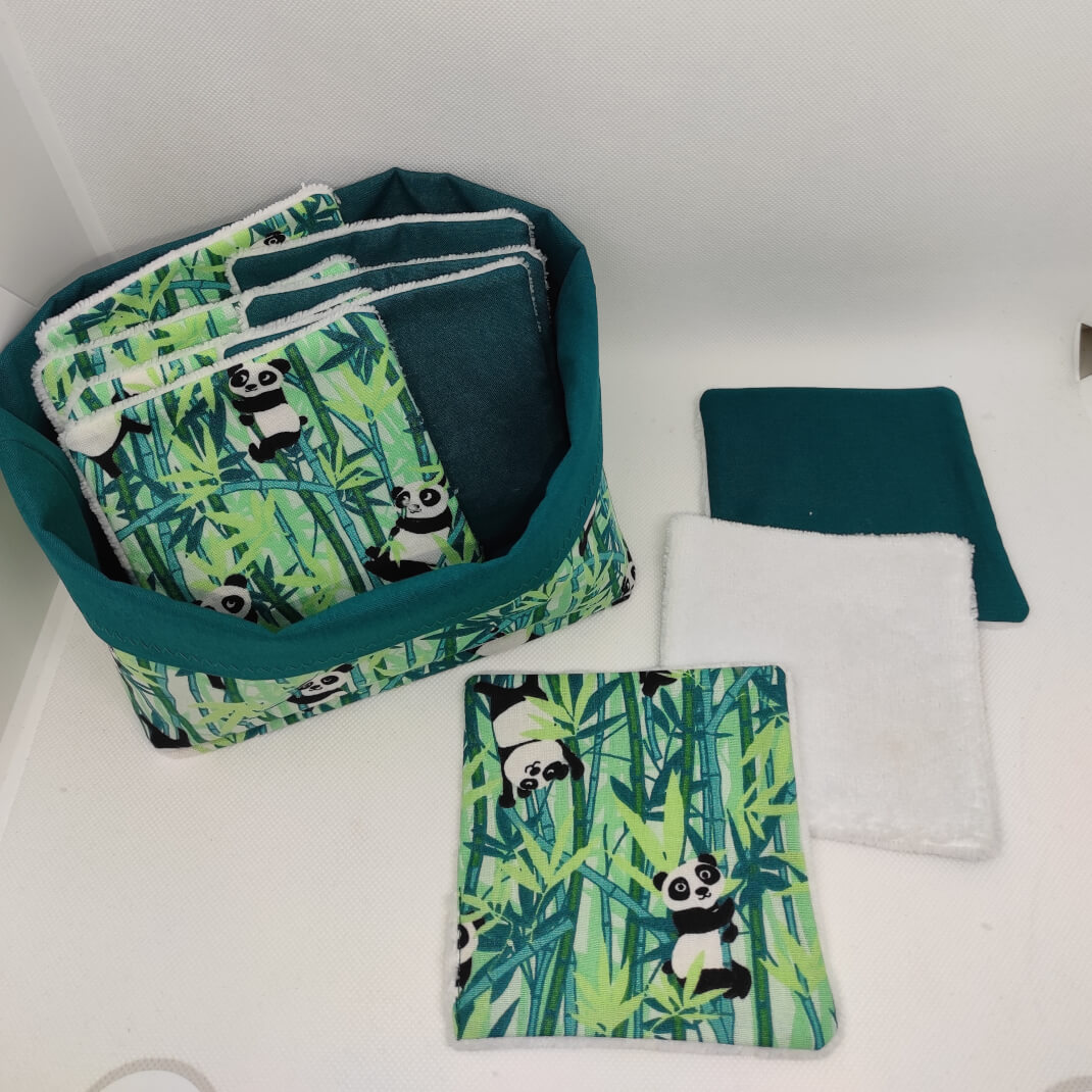 Panière et 10 lingettes en éponge de bambou motif panda et bambou